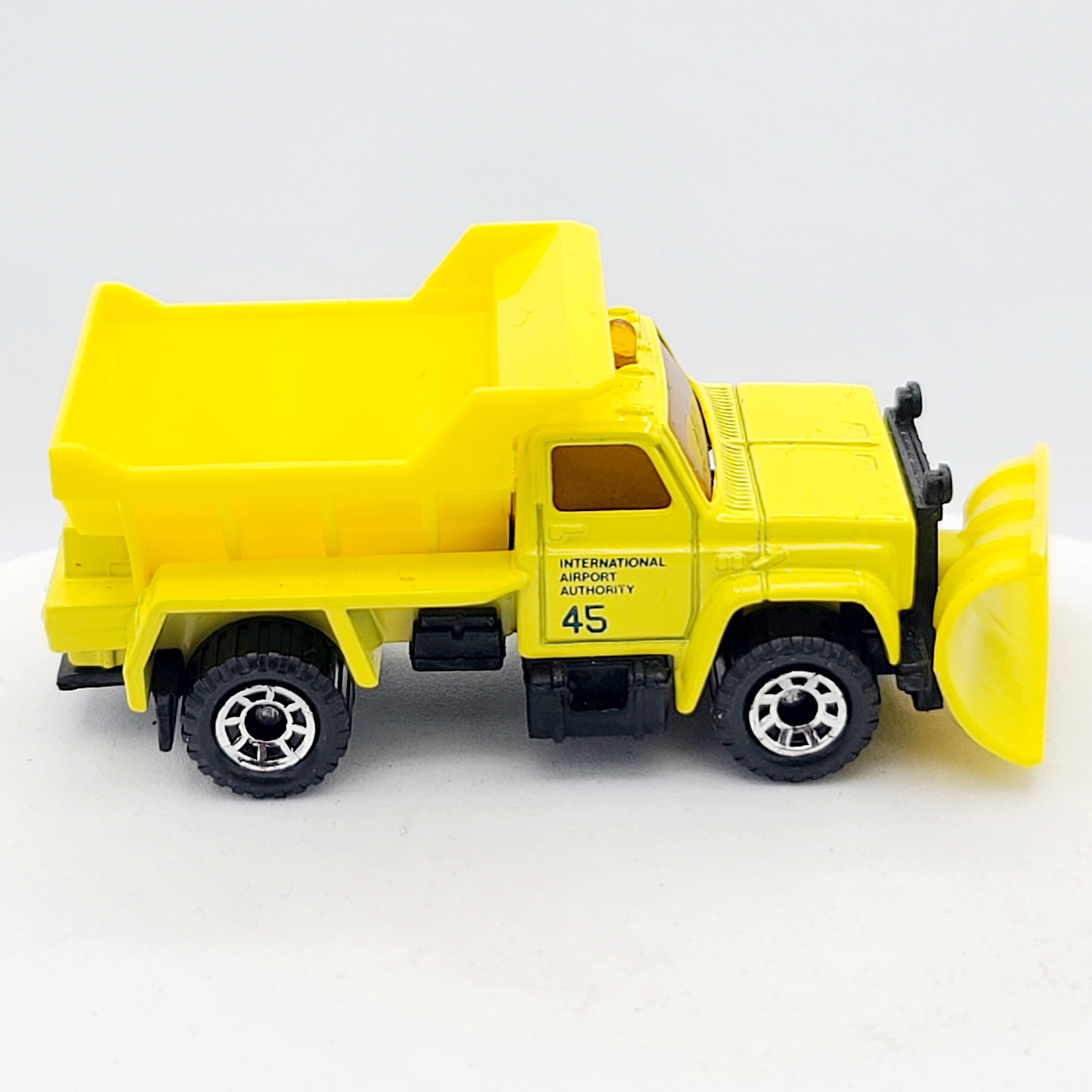 Matchbox Highway Maintenance Truck / Plow Master 6000 (1990 MBX Basic 1-75)